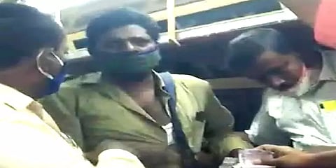 சில்லறை கேட்டு முதியவரை தாக்கும் நடத்துனர்: சமூக வலைதளங்களில் வைரலாகும் வீடியோ