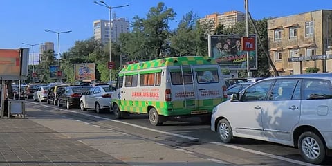 ஒரு ஆம்புலன்சில் அடைக்கப்பட்ட 22 சடலங்கள்: இது கொரோனாவின் கோரமுகம்!