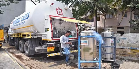 கர்நாடகா: ஆக்சிஜன் கிடைக்காமல் 8 கொரோனா நோயாளிகள் உயிரிழப்பு