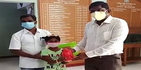 உண்டியல் சேமிப்பு பணம் ரூ. 2500-ஐ கொரோனா நிவாரண நிதிக்கு வழங்கிய ஈரோடு சிறுமி