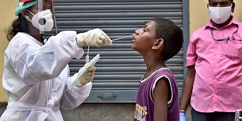 தமிழ்நாட்டில் தொடர்ந்து குறைந்து வரும் கொரோனா: ஒரேநாளில் 24,405 பேருக்கு பாதிப்பு