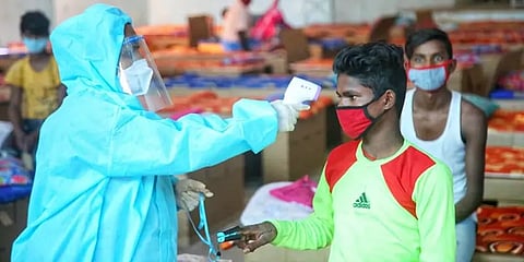 இந்தியாவில் கொரோனா பாதிப்பு மேலும் குறைந்தது: புதிதாக 1,14,460 பேருக்கு தொற்று உறுதி