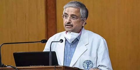 கொரோனா 3-வது அலை அடுத்த 6 முதல் 8 வாரங்களுக்குள் நிகழக்கூடும் - எய்ம்ஸ் தலைவர் எச்சரிக்கை