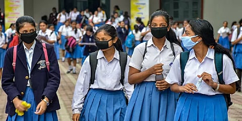கட்டணம் செலுத்தாத மாணவர்களை நீக்குவதா? - தனியார் பள்ளிகளுக்கு தமிழக அரசு எச்சரிக்கை