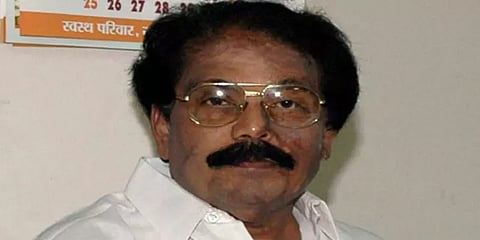 மாட்டி‌‌‌றை‌‌ச்சி விற்கக்கூடாது என எச்சரித்த வட்டாட்சியர்; விசாரணைக்கு அமைச்சர் உத்தரவு