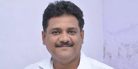 அனுமதி அட்டையை காண்பித்தும் வாகனத்தை அனுமதிக்காத சுங்கச்சாவடி ஊழியர்-மதிமுக எம்எல்ஏ புகார்