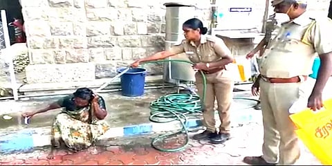 மதுரை: மகளை கடத்தியதாக ஆட்சியர் அலுவலகத்தில் தீக்குளிக்க முயன்ற தாய்