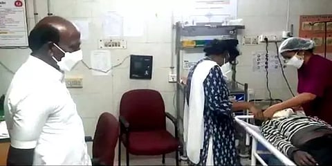 விபத்தில் சிக்கி உயிருக்கு போராடிய இளைஞர்: காரில் அழைத்துச்சென்று காப்பாற்றிய அமைச்சர்