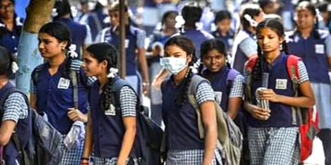 தஞ்சை: பள்ளி கல்லூரி மாணவ மாணவிகள் 4 பேருக்கு கொரோனா - பாதுகாப்பு பணிகள் தீவிரம்