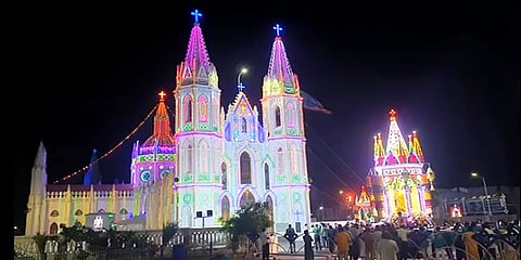 பக்தர்கள் இன்றி வேளாங்கண்ணியில் நடைபெற்ற நவநாள் தேர்த்திருவிழா - இன்று பெரிய தேர்பவனி