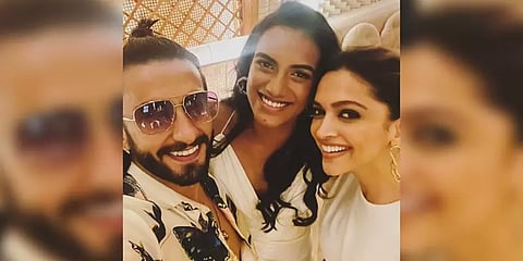 பி.வி சிந்துவுக்கு விருந்தளித்த ரன்வீர் சிங் - தீபிகா படுகோனே தம்பதி