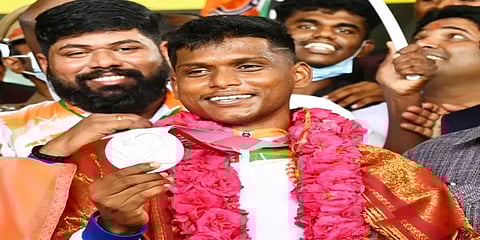 சொந்த கிராமத்திற்கு திரும்பினார் மாரியப்பன் தங்கவேலு.. உற்சாக வரவேற்பு அளித்த ஊர் மக்கள்!