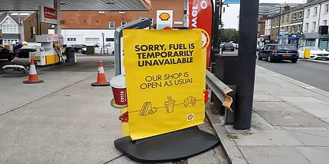 ஓட்டுநர்கள் தட்டுப்பாட்டால் எரிபொருள் தட்டுப்பாடு - சிக்கலை தீர்க்க பிரிட்டன் புது முடிவு