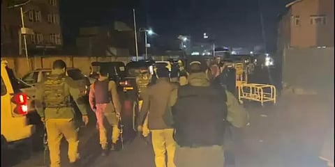 காஷ்மீர்: மேலும் இரு தொழிலாளர்களை சுட்டுக்கொன்ற பயங்கரவாதிகள்