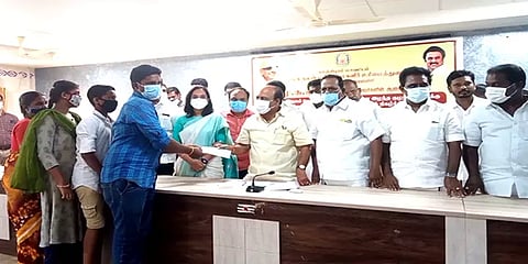 செய்தி எதிரொலி: கணவரை இழந்து 4 குழந்தைகளுடன் தவித்த பெண்ணின் குடும்பத்திற்கு ரூ. 9 லட்சம