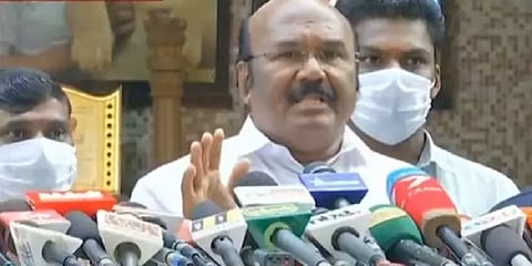 “சசிகலாவை எதிர்த்து தர்மயுத்தத்தை தொடங்கியவர் ஓபிஎஸ்தான்” - ஜெயக்குமார்