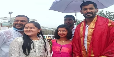 "வீடு கட்ட வைத்திருந்த பணத்தை புனித் ராஜ்குமார் உதவிய மாணவர்களுக்கு கொடுக்கிறேன்"- விஷால்