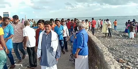 தொடர் விடுமுறையால் ராமேஸ்வரத்தில் குவியும் சுற்றுலாப் பயணிகள்