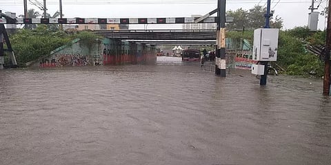 சென்னை: மழைநீரில் மூழ்கிய சுரங்கப் பாதைகள் மூடல்