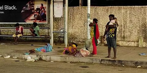 சென்னை மழை: குடியிருக்க இடம் தேடி அலையும் மக்கள்... உறைவிடம், உணவின்றி தவிக்கும் நிலை!