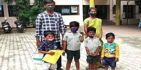 ’பஸ் வசதி இல்லாததால் குழந்தைகள் பள்ளிக்கு செல்ல முடியல’ - ஆட்சியரிடம் மனு அளித்த பெற்றோர்