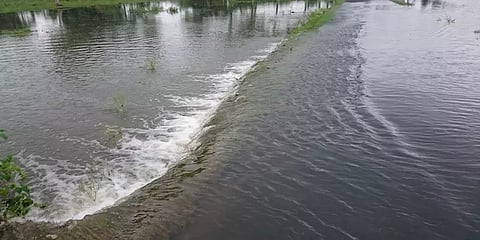 தொடர் மழை: சென்னை உள்ளிட்ட 4 மாவட்டங்களில் 100 சதவீதம் நிரம்பிய 802 ஏரிகள்