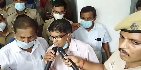 பாலியல் புகாரில் நடவடிக்கை எடுக்காதது தவறுதான்: மாணவர்களிடம் மன்னிப்பு கேட்ட தலைமைஆசிரியர்