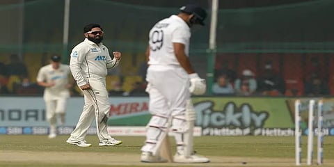 கான்பூர் டெஸ்ட்: நியூசிலாந்து வேகப்பந்துவீச்சாளர்கள் அசத்தல் - இந்தியா 345-க்கு ஆல் அவுட்