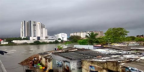 அடையாற்றில் வெள்ளம் : சைதாப்பேட்டை கரையோர மக்கள் பாதுகாப்பான இடத்திற்கு செல்ல அறிவுறுத்தல்