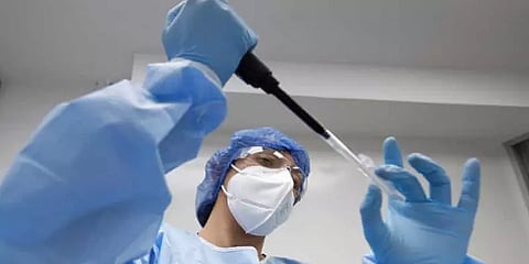 இந்தியா: கர்நாடகாவில் 2 பேருக்கு ஒமைக்ரான் தொற்று உறுதி