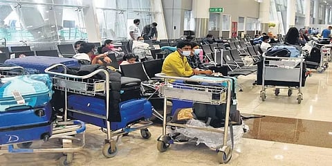 ஒமிக்ரான் அச்சுறுத்தல்: தமிழக விமான நிலையங்களில் பரிசோதனை தீவிரம்