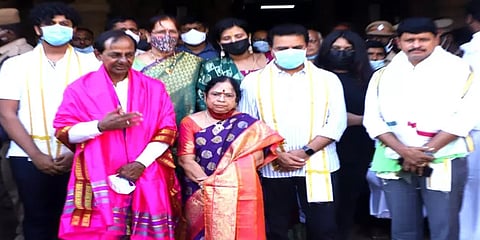 திருச்சி: ஸ்ரீரங்கம் கோயிலில் சாமி தரிசனம் செய்த தெலங்கான முதல்வர் சந்திரசேகர ராவ்