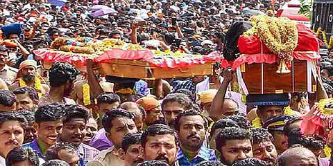 சபரிமலை ஐயப்பனுக்கான தங்க அங்கி ஊர்வலம் புறப்பாடு