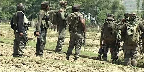 காஷ்மீரில் பயங்கரவாதிகள் 4 பேர் சுட்டுக் கொலை