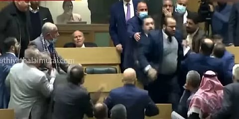 ஜோர்டன்: நாடாளுமன்றத்தில் உறுப்பினர்கள் கைகலப்பு; நேரலையில் பார்த்து அதிர்ந்த நாட்டுமக்கள்