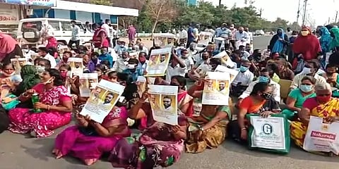 திருச்சி: நிதி நிறுவனம் பெயரில் பலகோடி மோசடி - பாதிக்கப்பட்டவர்கள் சாலை மறியல்