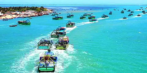 எல்லை தாண்டி மீன்பிடித்ததாக 11 மீனவர்களை கைது செய்த இலங்கை கடற்படை