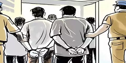 1 கோடி ரூபாயை திருடி 1 லட்சத்தை தானமாக கொடுத்தபோது சிக்கிய திருடர்கள்