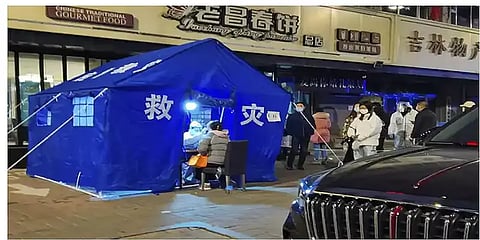 எகிறும் கொரோனா - 6 நாளில் 6000 படுக்கை வசதி கொண்ட புது மருத்துவமனையை கட்டும் சீனா