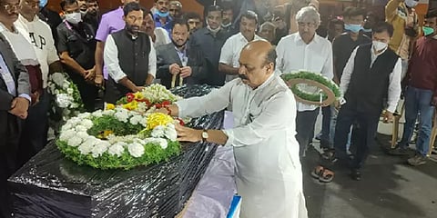 சொந்த ஊருக்கு வந்தது உக்ரைனில் கொல்லப்பட்ட மாணவர் நவீனின் உடல்; முதல்வர் மரியாதை