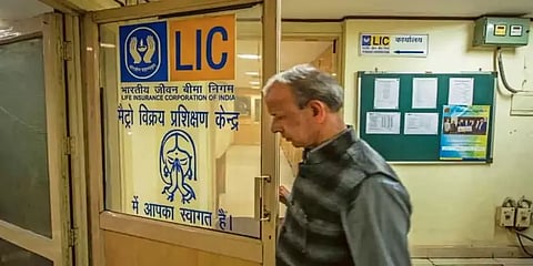 எல்.ஐ.சி. பங்குகளை வாங்க குவியும் விண்ணப்பங்கள்