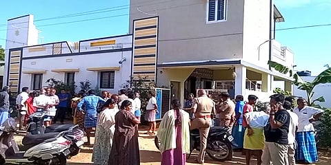 ஈரோடு: வீட்டின் பூட்டை உடைத்து கார், நகை, பணம் கொள்ளை – போலீசார் விசாரணை