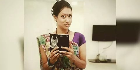 'இந்த இளைஞர் என்ன ஃபாலோ பண்றாரு!' - போலீஸில் புகார் தந்த பிக் பாஸ் பிரபலம்