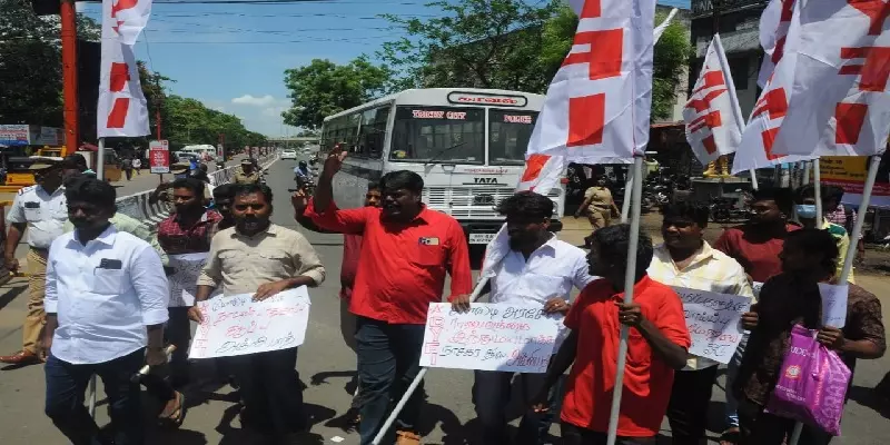 அக்னிபாத் திட்டத்தை எதிர்த்து பேரணி - திருச்சியில் ஜனநாயக வாலிபர் சங்கத்தினர் கைது