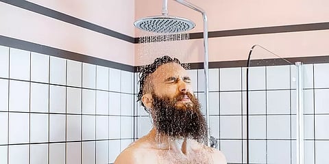 வெயில்காலத்திலும் வெந்நீரில் குளிக்கும் பழக்கமுடையவரா? அப்போ பலன்களை தெரிஞ்சுக்கோங்க!