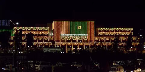 கடனை கட்ட வழியில்லாமல் பாகிஸ்தான் அரசு எடுத்த பரிதாப முடிவு!