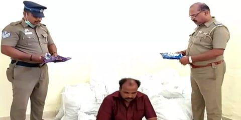 காஞ்சிபுரம்: வாகன சோதனையில் சிக்கிய ரூ.5 லட்சம் மதிப்பிலான புகையிலை பொருட்கள்