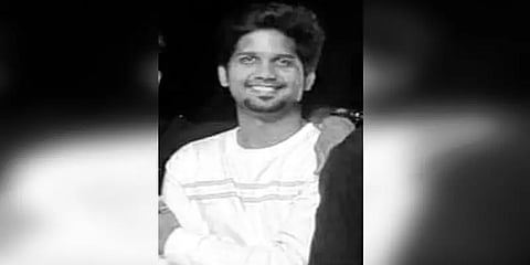 வாகனத்தை வழிமறித்து இளைஞர் வெட்டிக் கொலை – மர்ம நபர்களுக்கு போலீசார் வலை