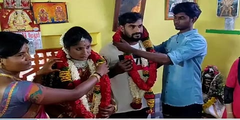 மதுரை: சிறையில் இருந்து வெளியே வந்தவுடன் புகாரளித்த பெண்ணையே மணந்த இளைஞர்!