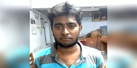 சாலையில் நடந்து சென்ற ரவுடி வெட்டிக் கொலை – மனைவியின் கண்முன்னே நிகழ்ந்த கொடூரம்